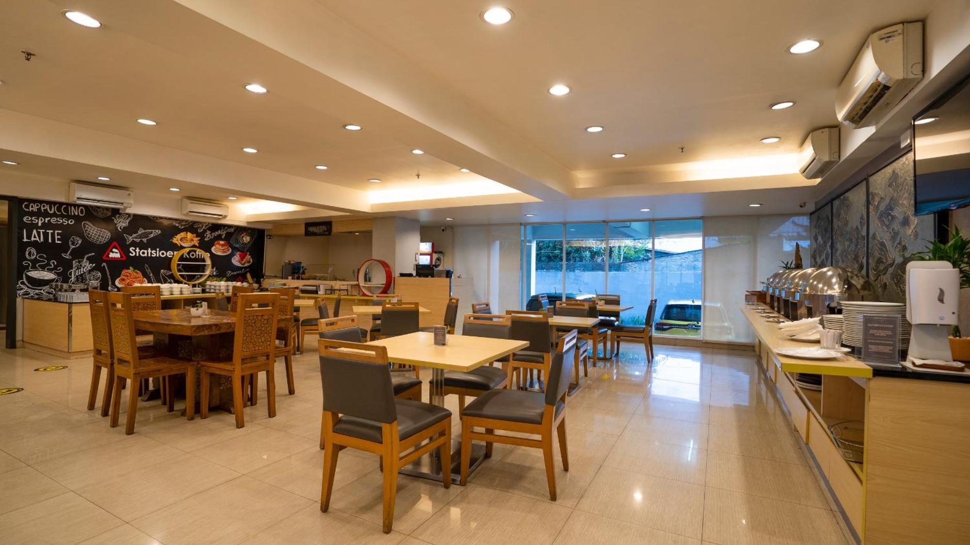 井里汶由地平线没特兰酒店 外观 照片
